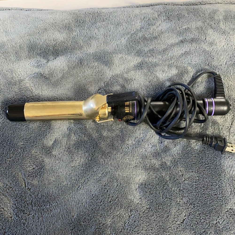 HOT TOOLS BRAND CURLING IRON